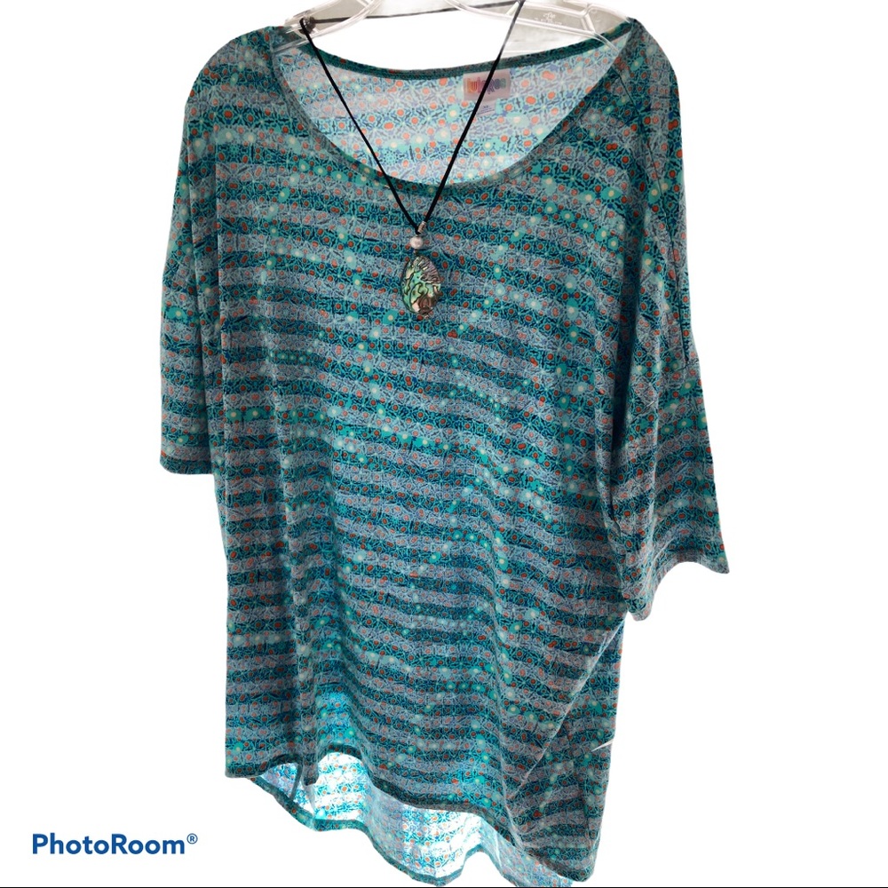 LuLaRoe Blue Pebble Irma top XL